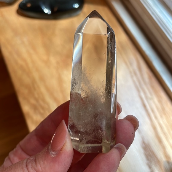 Polished pale smoky Quartz point, crystal tower with phantoms!! - Picture 4 of 6
